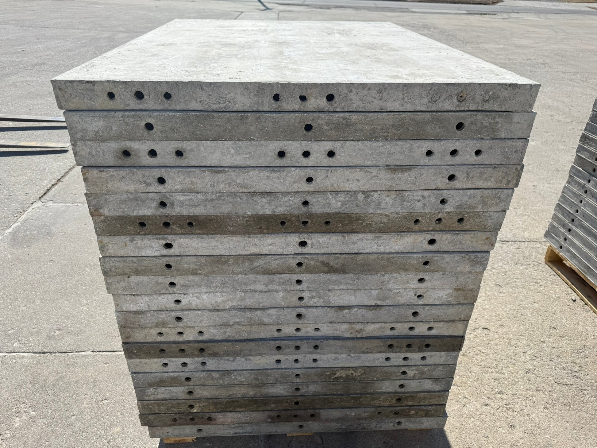 36" x 4' Smooth Wall-Ties Aluminum Concrete Forms