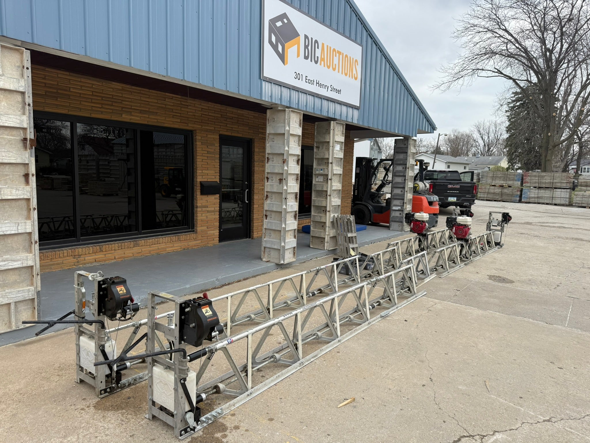 MBW Vibratory Truss Screed with Hydraulic Winch