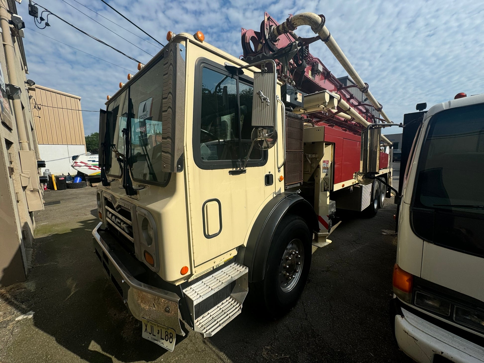 2014 Putzmeister 38m on 2014 Mack MRU613 Concrete Pump Truck