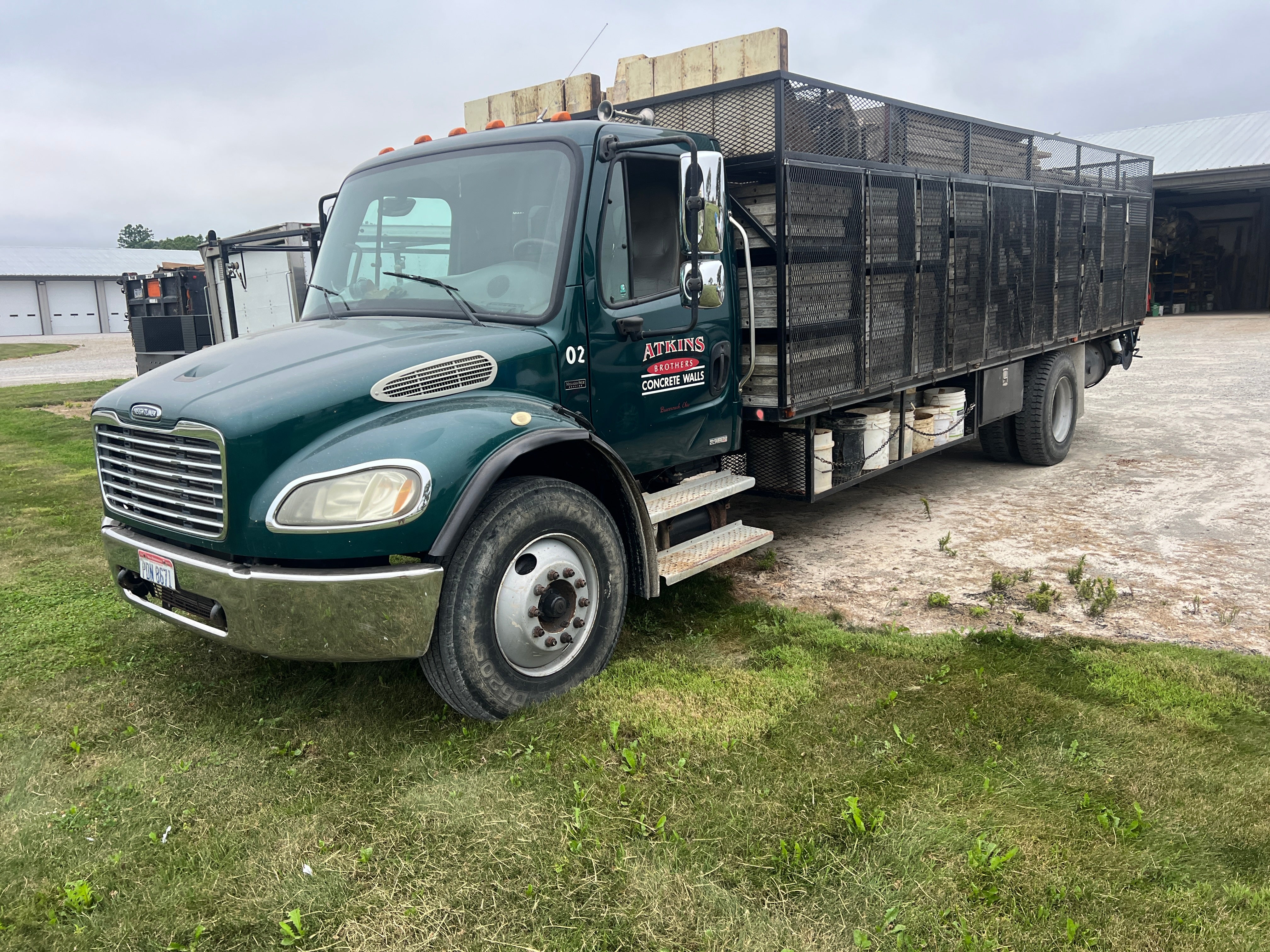 2003 Freightliner FLD120 Form Truck