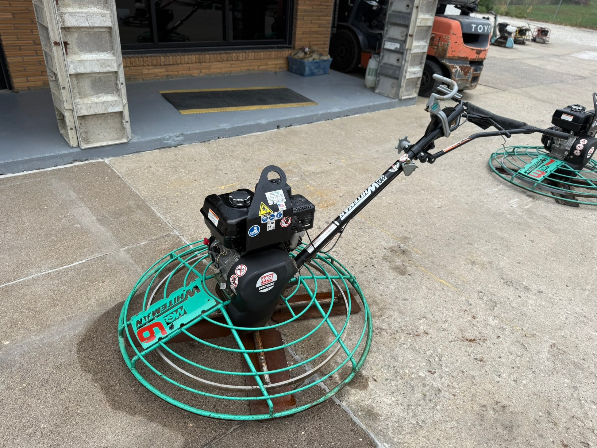 walk-behind concrete power trowel