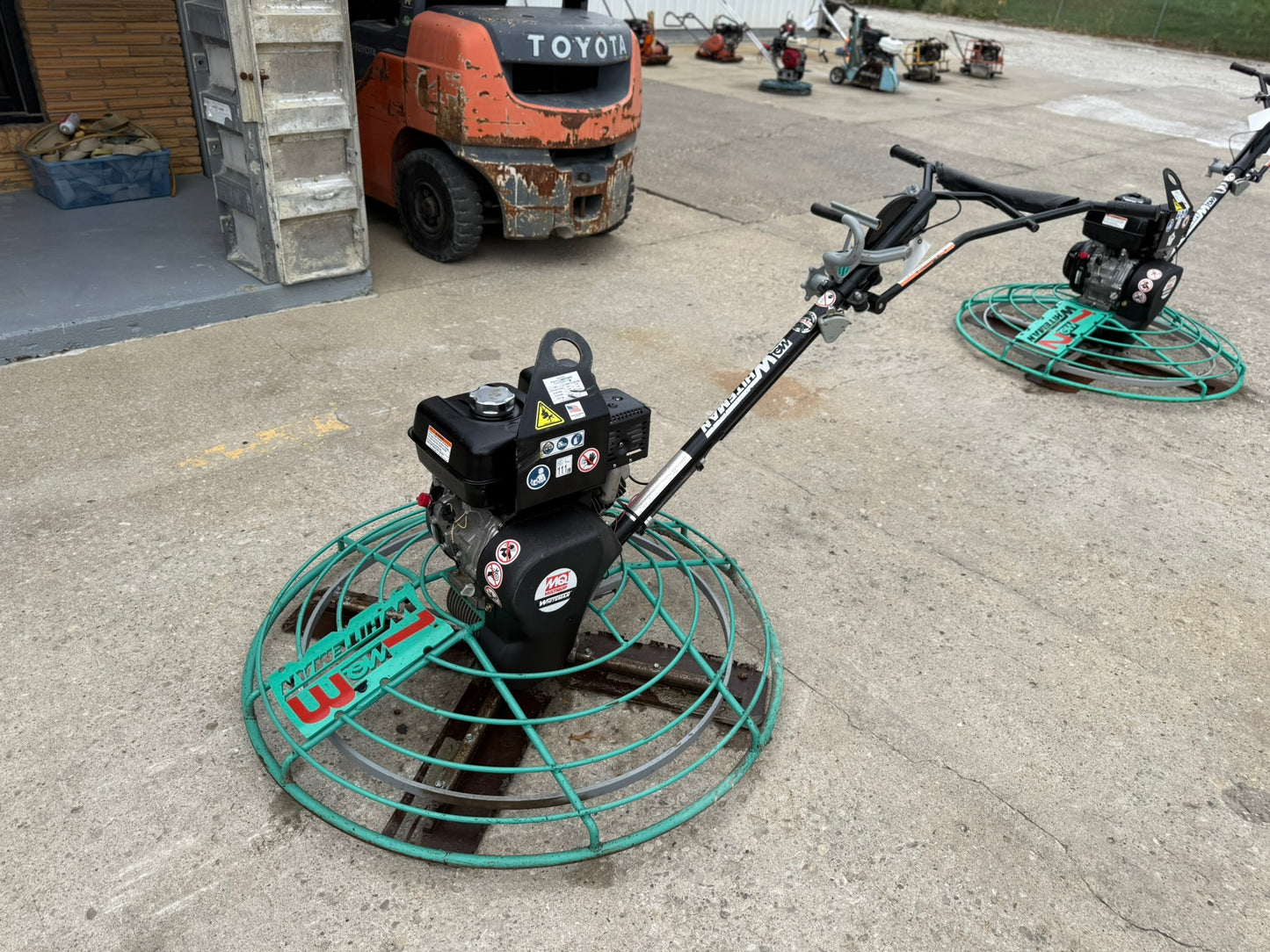 walk-behind concrete power trowel