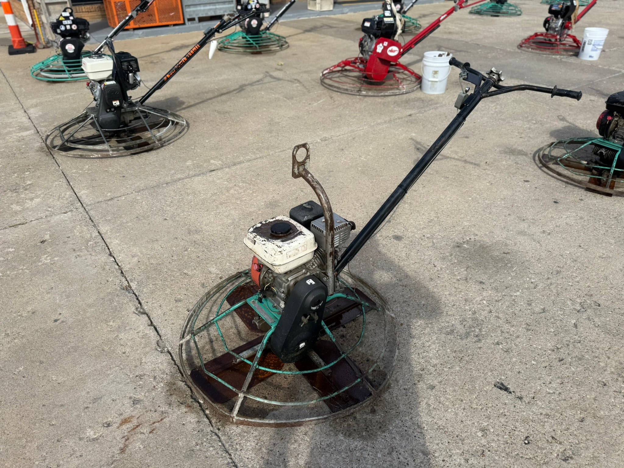 walk-behind concrete power trowel