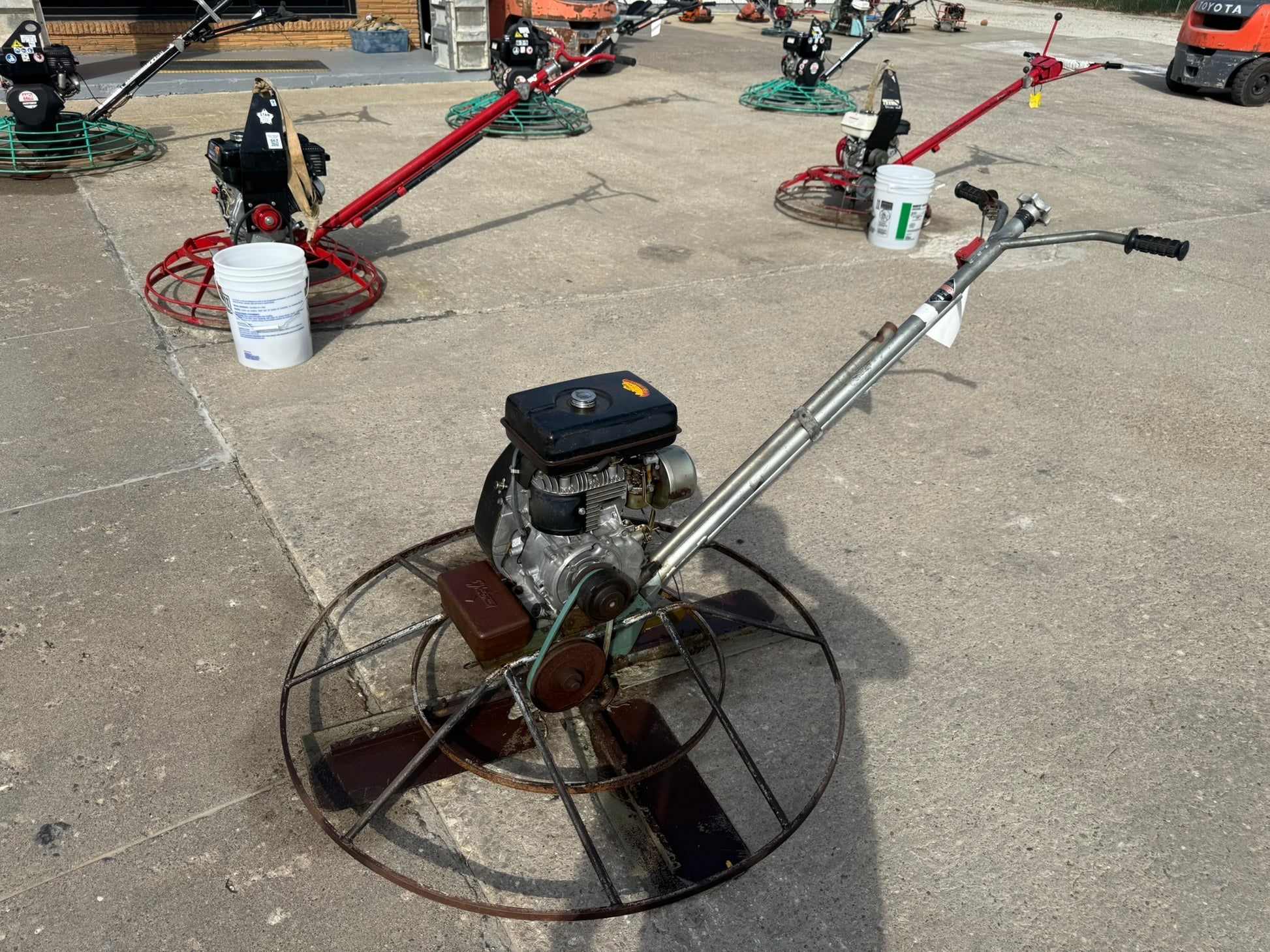 walk-behind concrete power trowel