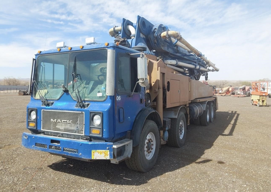 2005 Putzmeister 47m on 2005 Mack MR688 Concrete Pump Truck