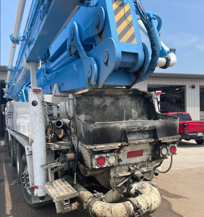 2006 Schwing 61m on 2005 Mack Concrete Pump Truck