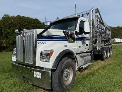 2025 Kenworth W990 with Soil-King Extreme Slinger