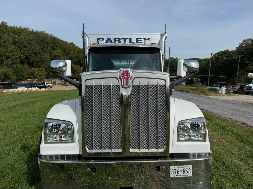 2025 Kenworth W990 with Soil-King Extreme Slinger
