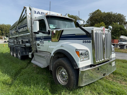 2025 Kenworth W990 with Soil-King Extreme Slinger