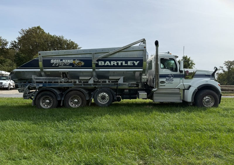 2025 Kenworth W990 with Soil-King Extreme Slinger