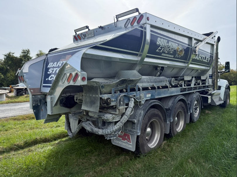 2025 Kenworth W990 with Soil-King Extreme Slinger