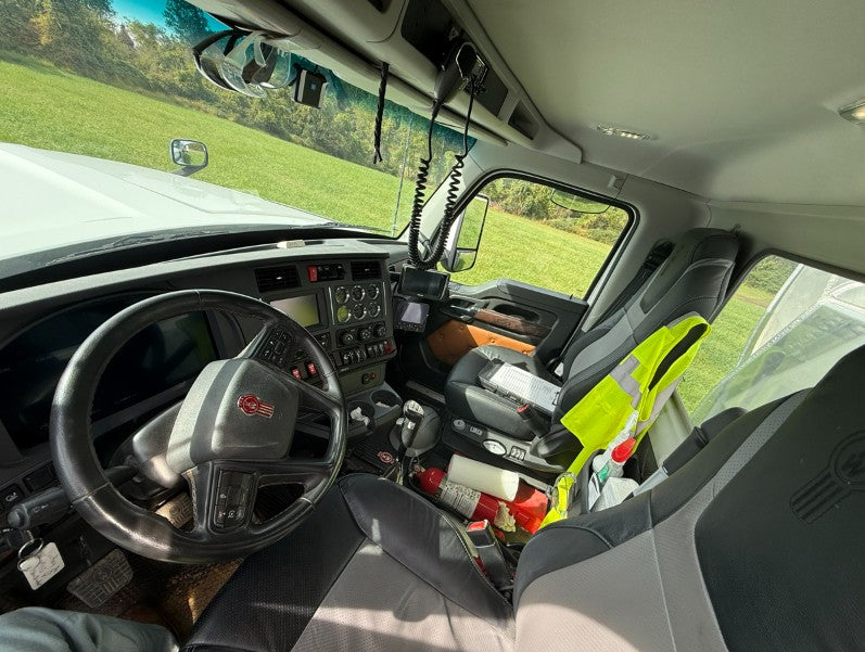 2025 Kenworth W990 with Soil-King Extreme Slinger